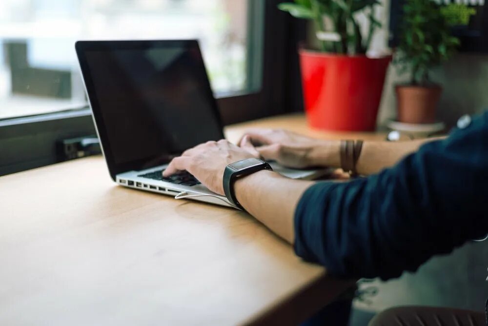 Компьютер очень быстро работает. Чтобы ноут быстро работал. how run computer. документы летят в компьютер.