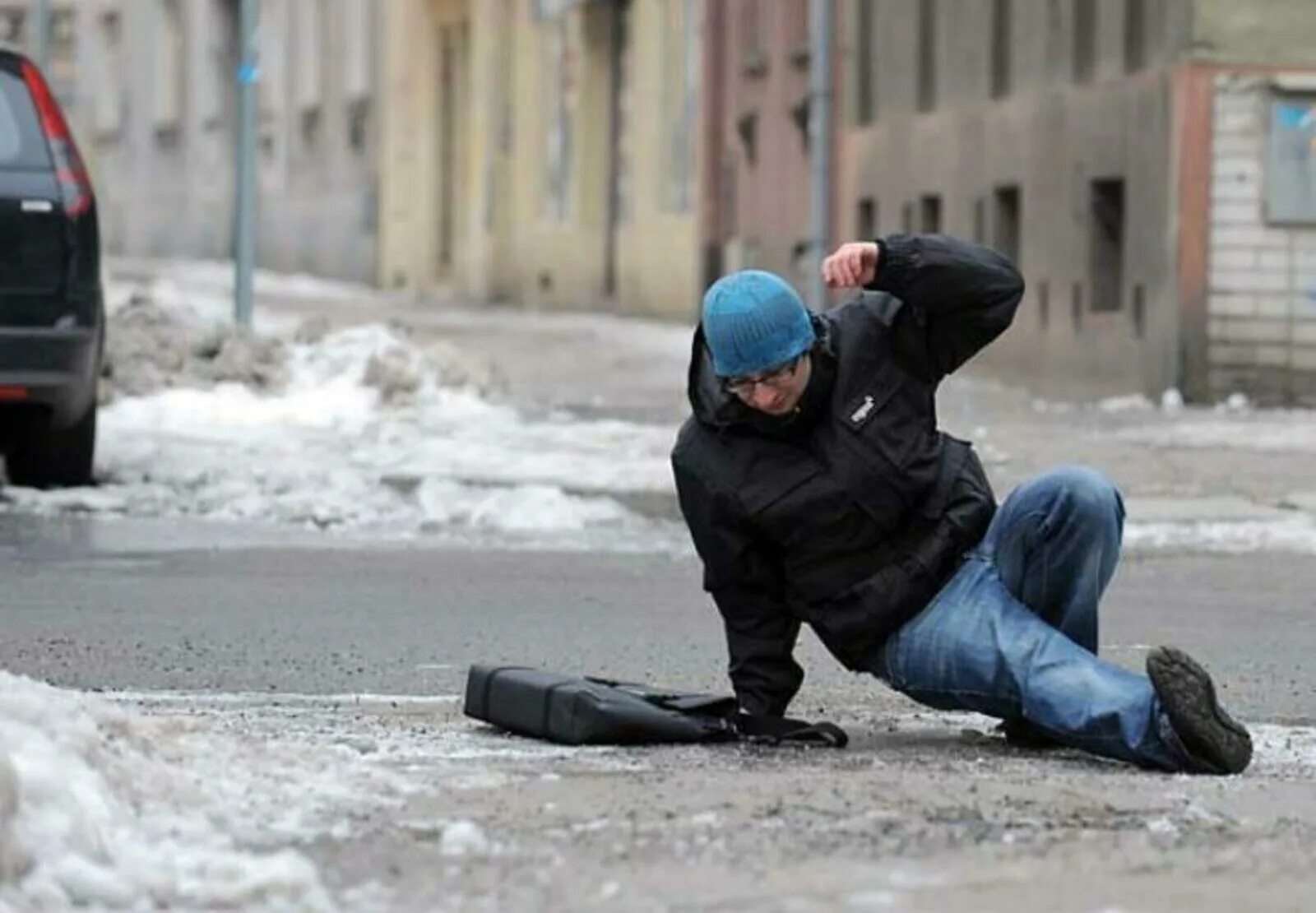 Баба в гололед. Зима скользко. Страшный гололед. Гололед. Страшный гололед.