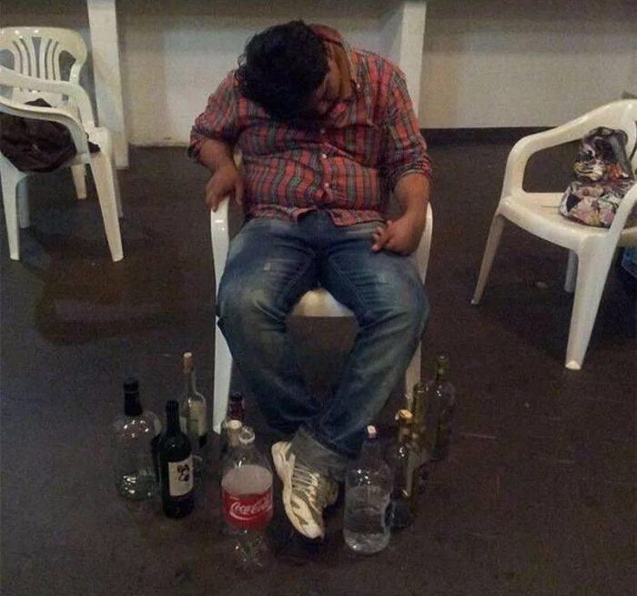 Издевательства над пьяной. И пьяные друзья решили. И пьяные друзья решили. И пьяные друзья решили. Пьянка с друзьями.