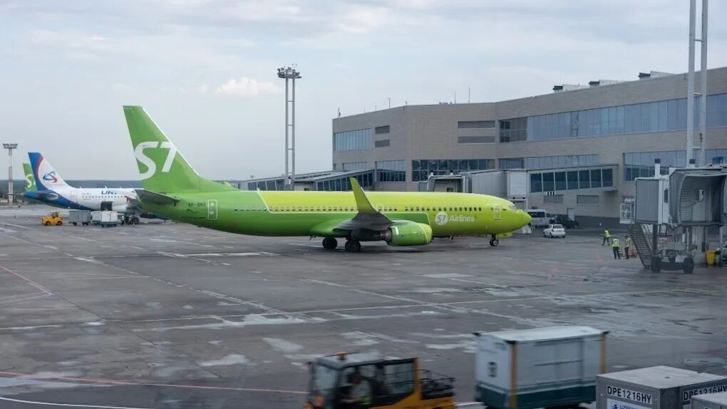 В челябинск. Табло прилета самолетов аэропорт. Прибытие самолета из москвы в челябинск. Ближайший вылет самолетов. Ближайший вылет самолетов.