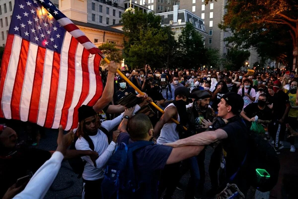 Что такое протест. Протесты в США Black Lives matter. Массовые протесты в США 2020. Массовые беспорядки в США 2020. Митинги в США 2020.