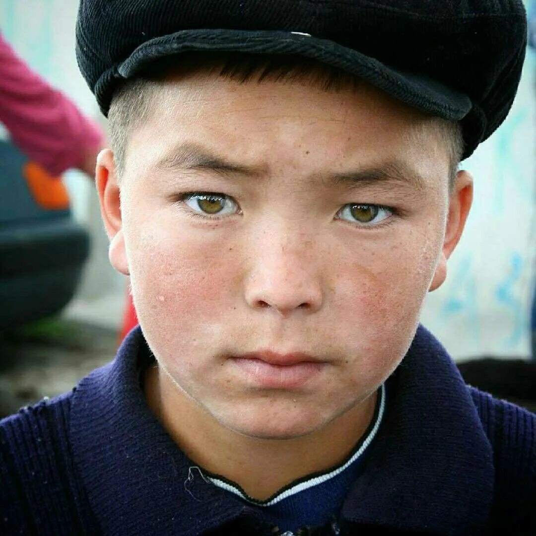 Какого цвета глаза у татар. Метис монгола и русского. асмонов киргиз. голубоглазые казахи. татары с голубыми глазами.