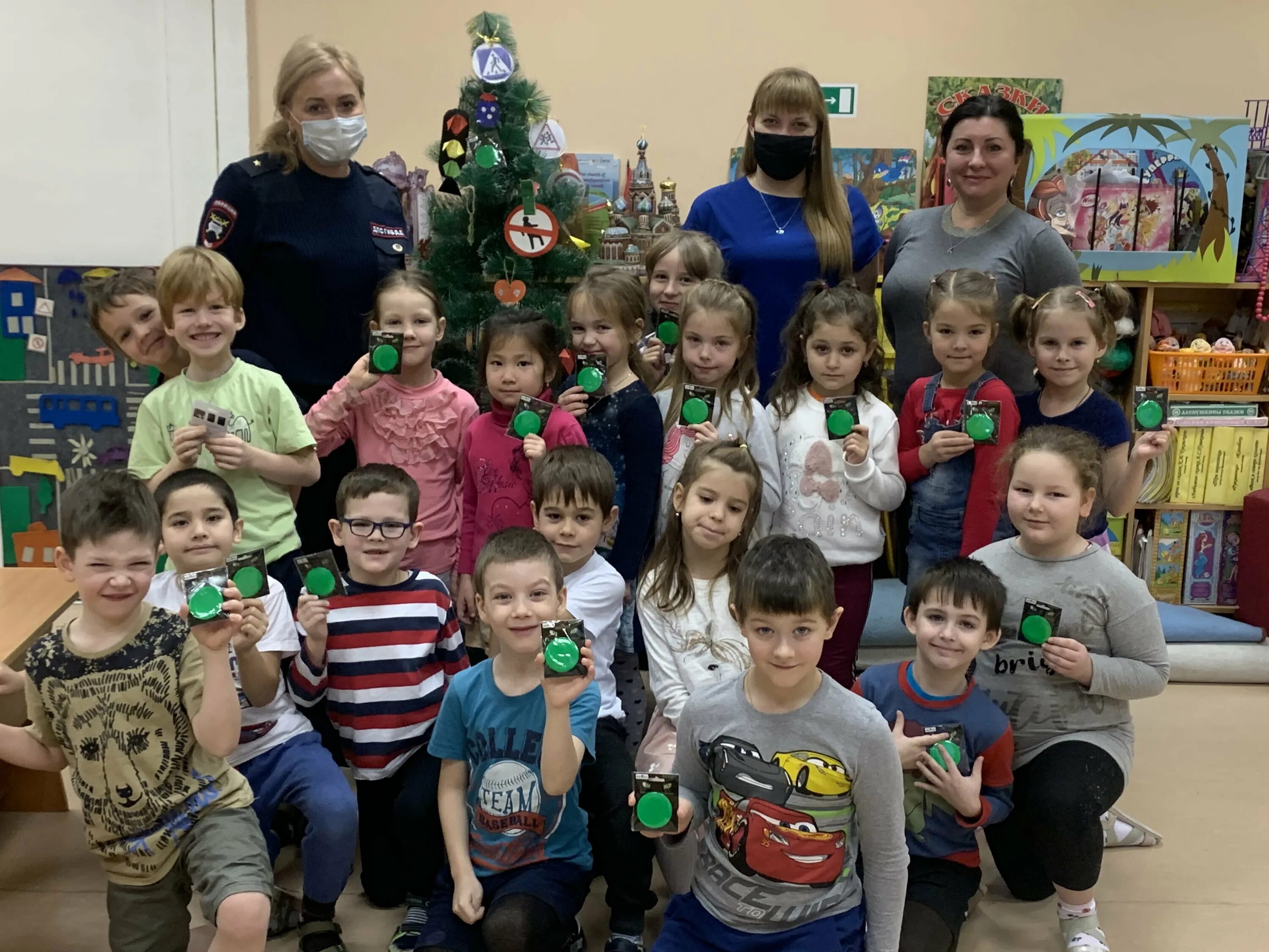 Акция безопасный новый год в школе с учащимися. Полезные блюда для новогоднего стола. Новый правильный. Новый правильный. Новогоднее обжорство.