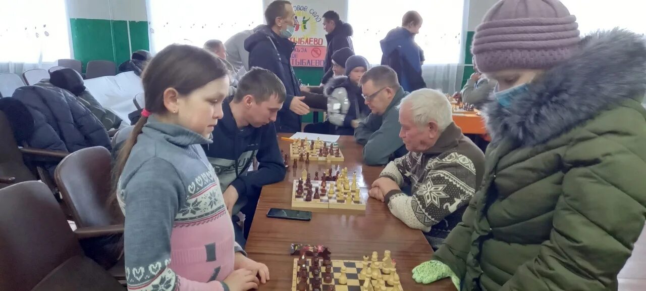 Из 40 участников шахматного турнира 9 человек