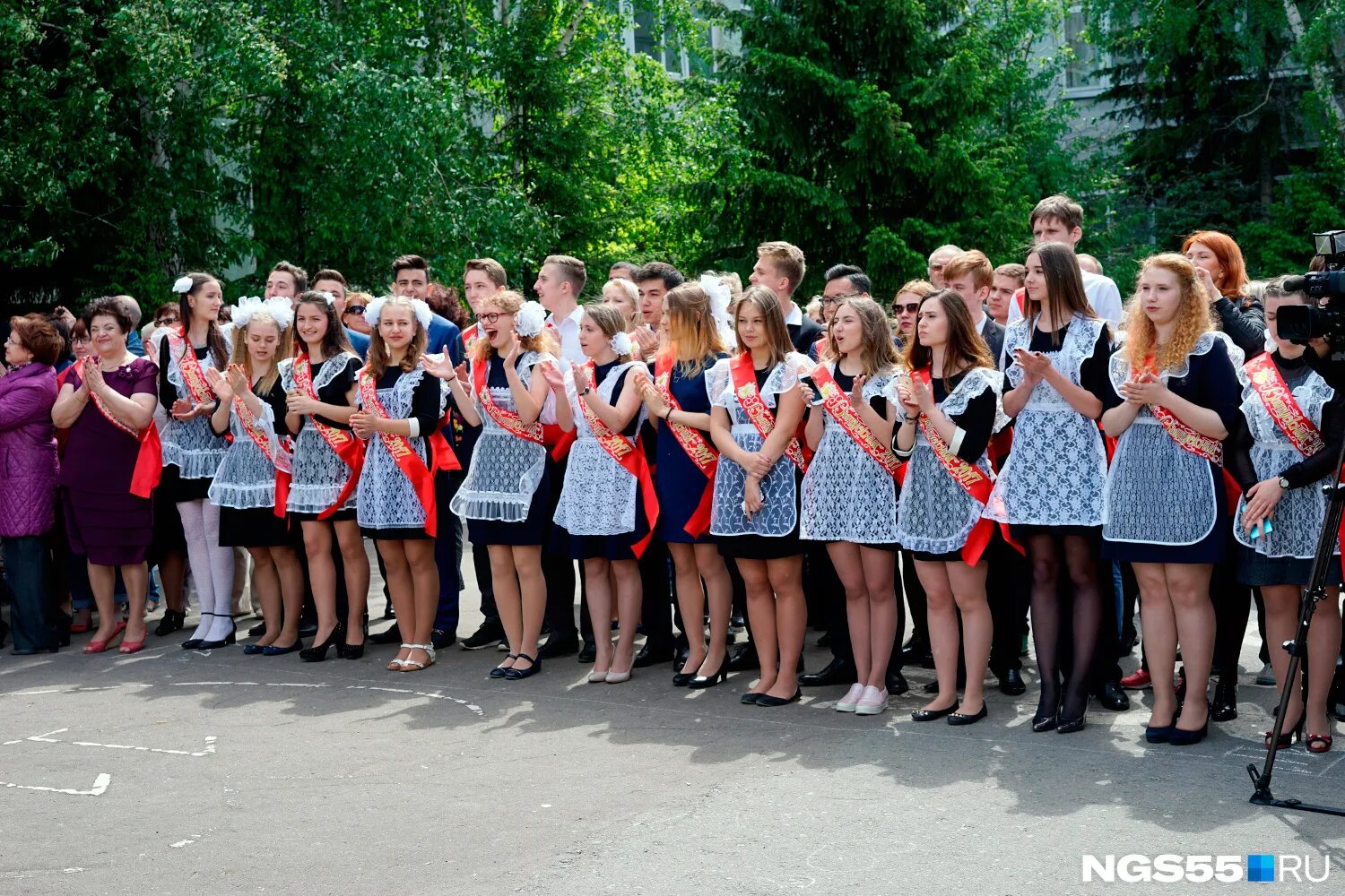 школьный выпускной 9 класс. школа номер 1. 25 мая выпускной. фотосессия последний звонок. последний звонок 2023 оригинальный сценарий.