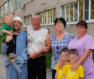 В этот момент раздается