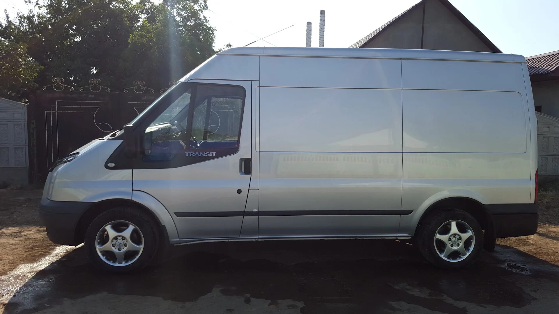 Форд брянская область авито. 5 дизель. Ford transit 2. Форд транзит т260. Форд транзит катафалк.