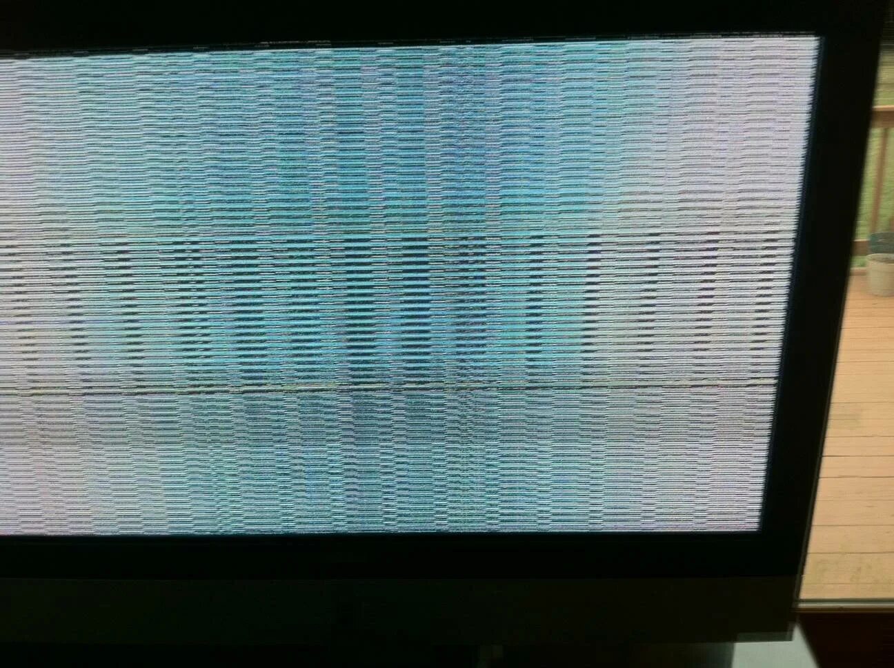 Телевизор экран стал черный. Телевизор Панасоник 32 дюйма линии обратного хода. Вертикальные полосы 32lm340t. Lta400hm15 горизонтальные полосы. Телевизор самсунг рябит экран.