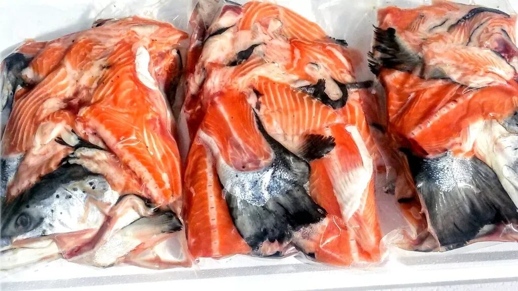 Суповые наборы из красной рыбы. Суповой набор семга голова хвост. Суповой набор семга. Лосось шкипер кок 1 кг суповой набор. Суповой набор из красной рыбы.