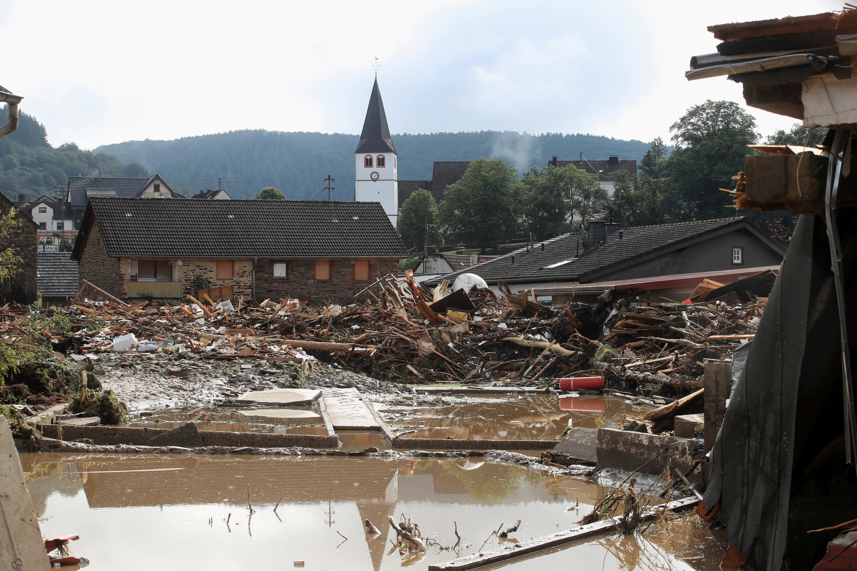 Наводнение в Германии в июле 2021. Рейнланд-Пфальц наводнение. Дюссельдорф наводнение 2021. Потоп в Германии 2021.