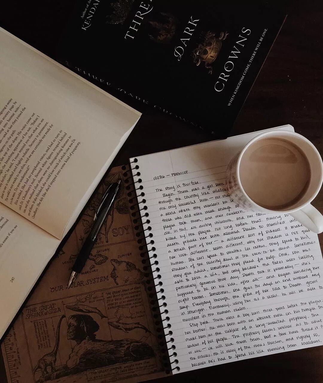 Обои для рабочего стола литература современная. Brown book png. Старинные книги. Обложка старинной книги. Обложка книги коричневая.