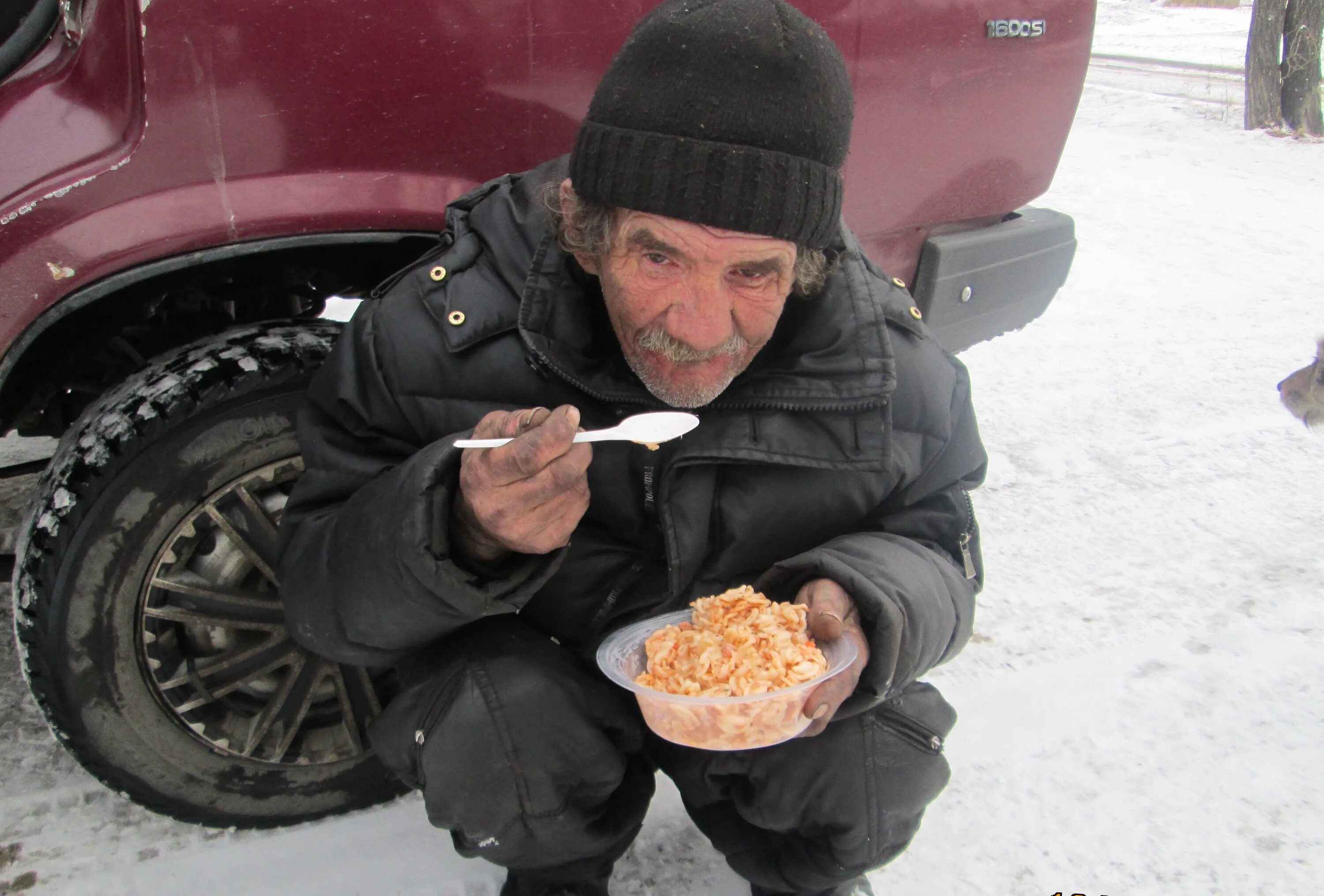 Бомж с подарком.