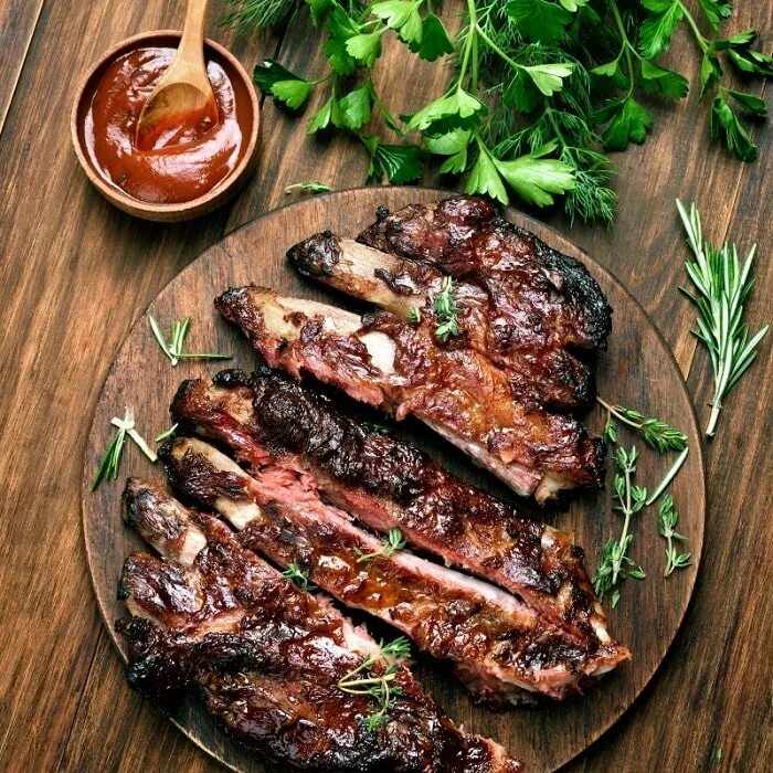 Свиные рёбрышки на мангале. Свиные ребрышки bbq торро гриль. Ребра свиные. Рёбрышки свиные в духовке. Маринад для телячьих ребрышек.