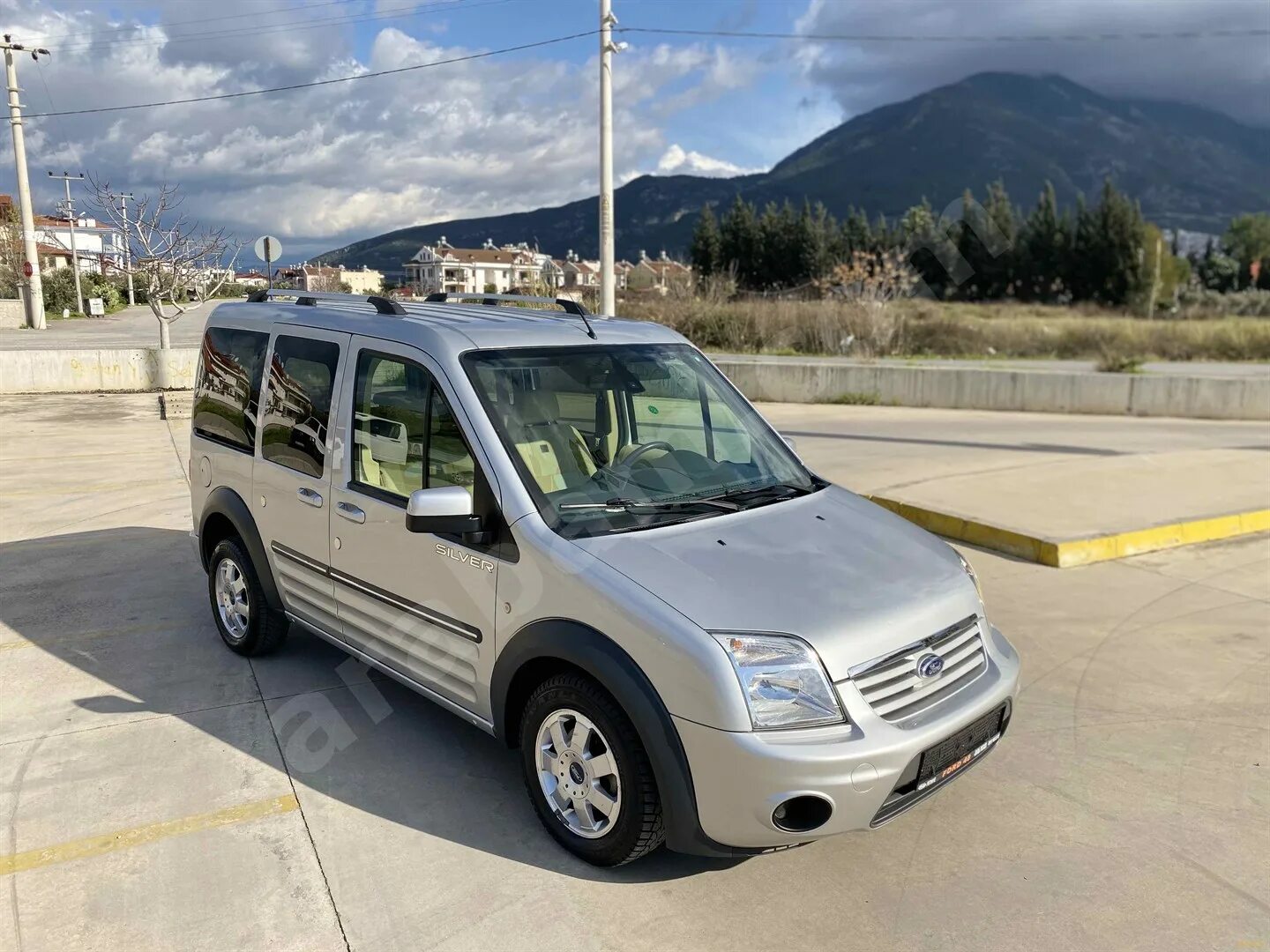 Форд коннект 1.8 купить. Ford Tourneo connect Silver. Ford connect 1.8 TDCI. Форд Торнео Коннект 1.8. Ford Tourneo 1.8 TDCI.