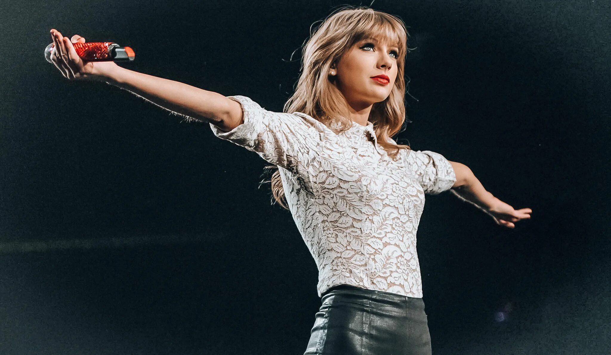 Пев тейлор. Red Тейлор Свифт. Swift Taylor "Red". Taylor Swift Red Tour.