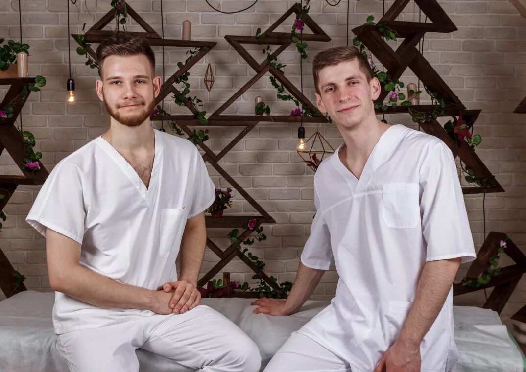 Массаж парень москва. Лечебный массаж мужчине. Массаж парень москва. Массажист парень. Массажисты москвы для мужчин.