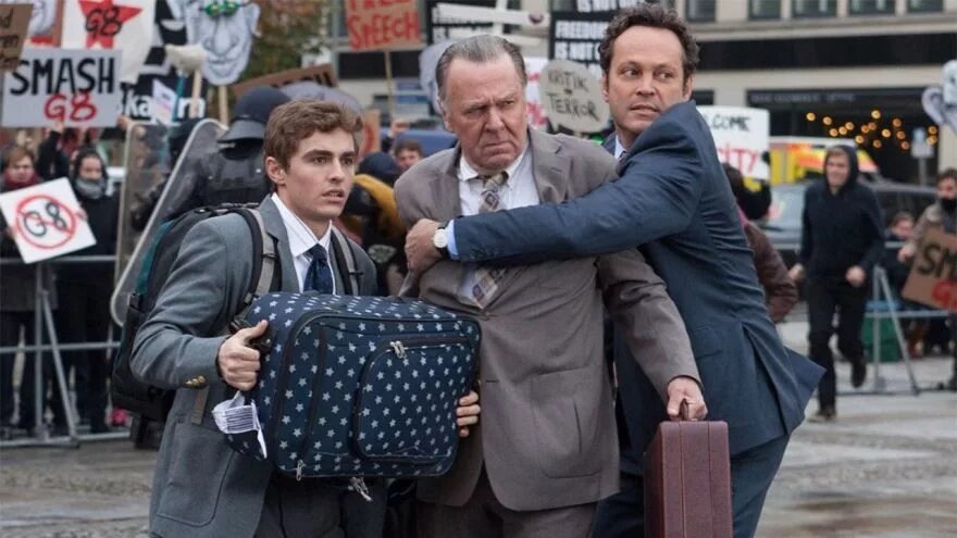 Между делом 2015. Между делом фильм 2015 джеймс марсден. Между делом актеры. Между делом фильм 2015 кадры. Между делом фильм 2015 фото.