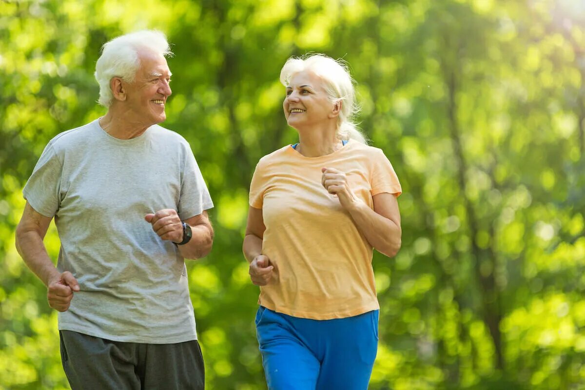 Living old age. Пожилые люди. Здоровые пожилые люди. Счастливые пенсионеры. Здоровье пожилых людей.