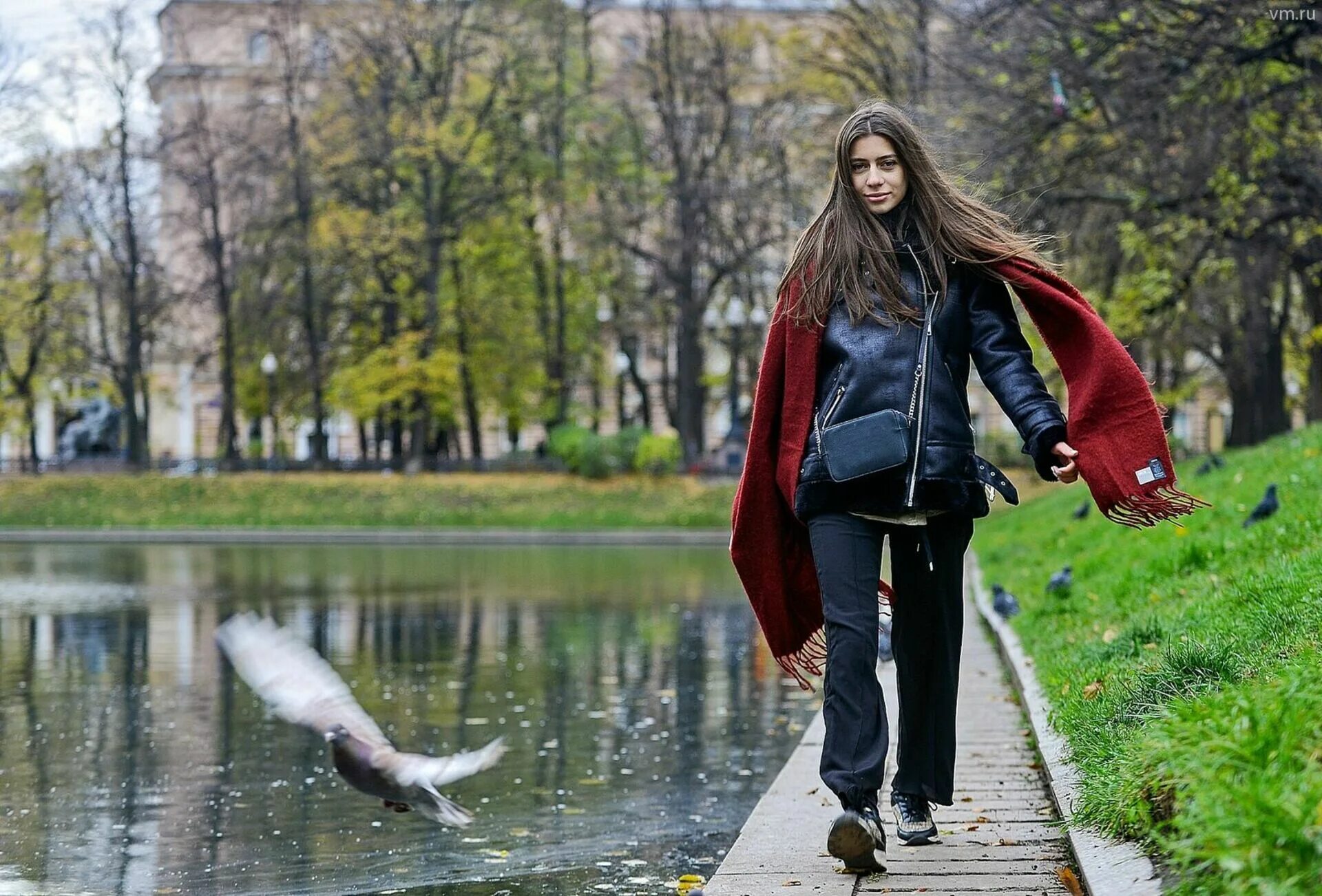 Там сейчас прохладно. Холодное лето. Холодно в Москве летом. Лето прохладно. Прохладно летом.