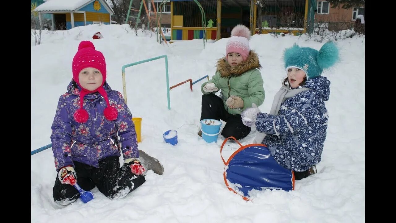 Прогулки в доу зимой. Зимняя прогулка в детском саду. прогулка детский сад зима. зимняя прогулка детей в детском саду. дети в детском саду зимой.