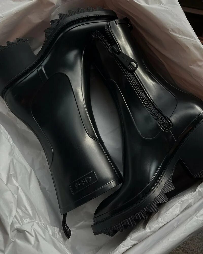 Зимние ботинки тренд 2024. Модные ботинки вог 2021. Зимние ботинки тренд 2024. Обувь на платформе женская 2022 осень зима. Зимние ботинки тренд 2024.