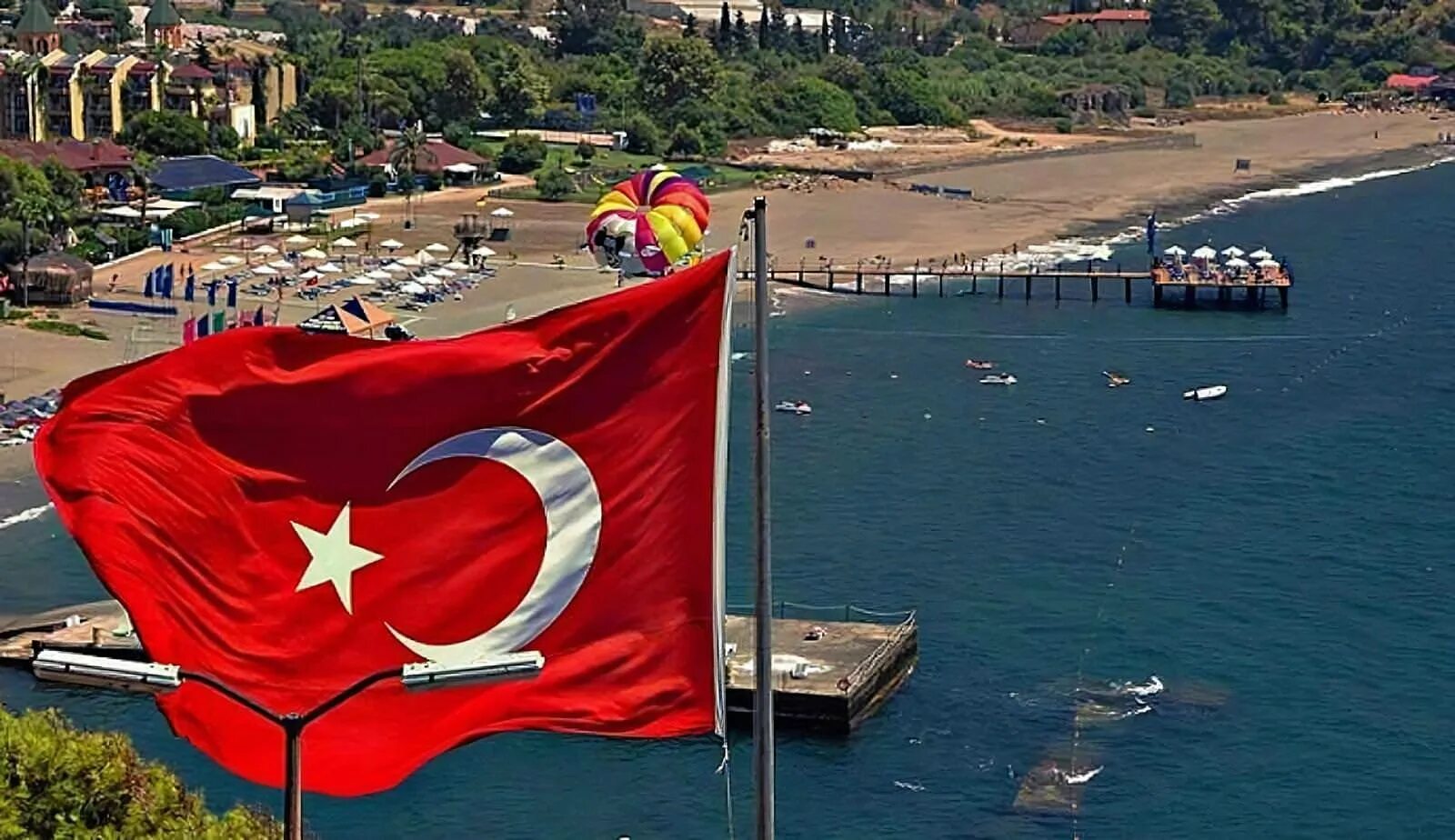 Turkey турция. Турция. Турецкий флаг Анталия. Турция курорт с флагом. Флаг Алании Турция.