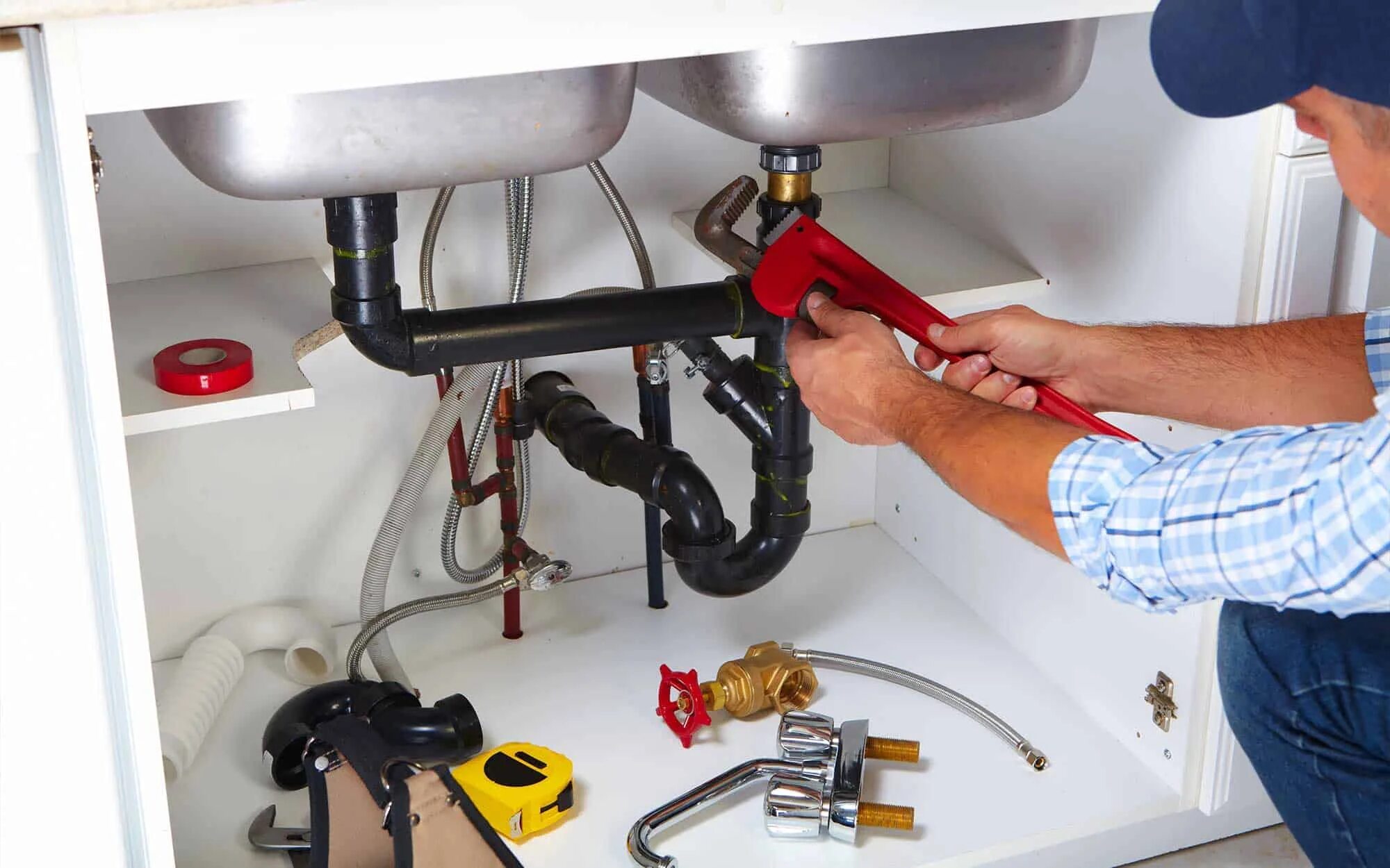 Сантехники. Сантехники на час. Фото сантехника. Сантехника монтаж. Услуги сантехника.