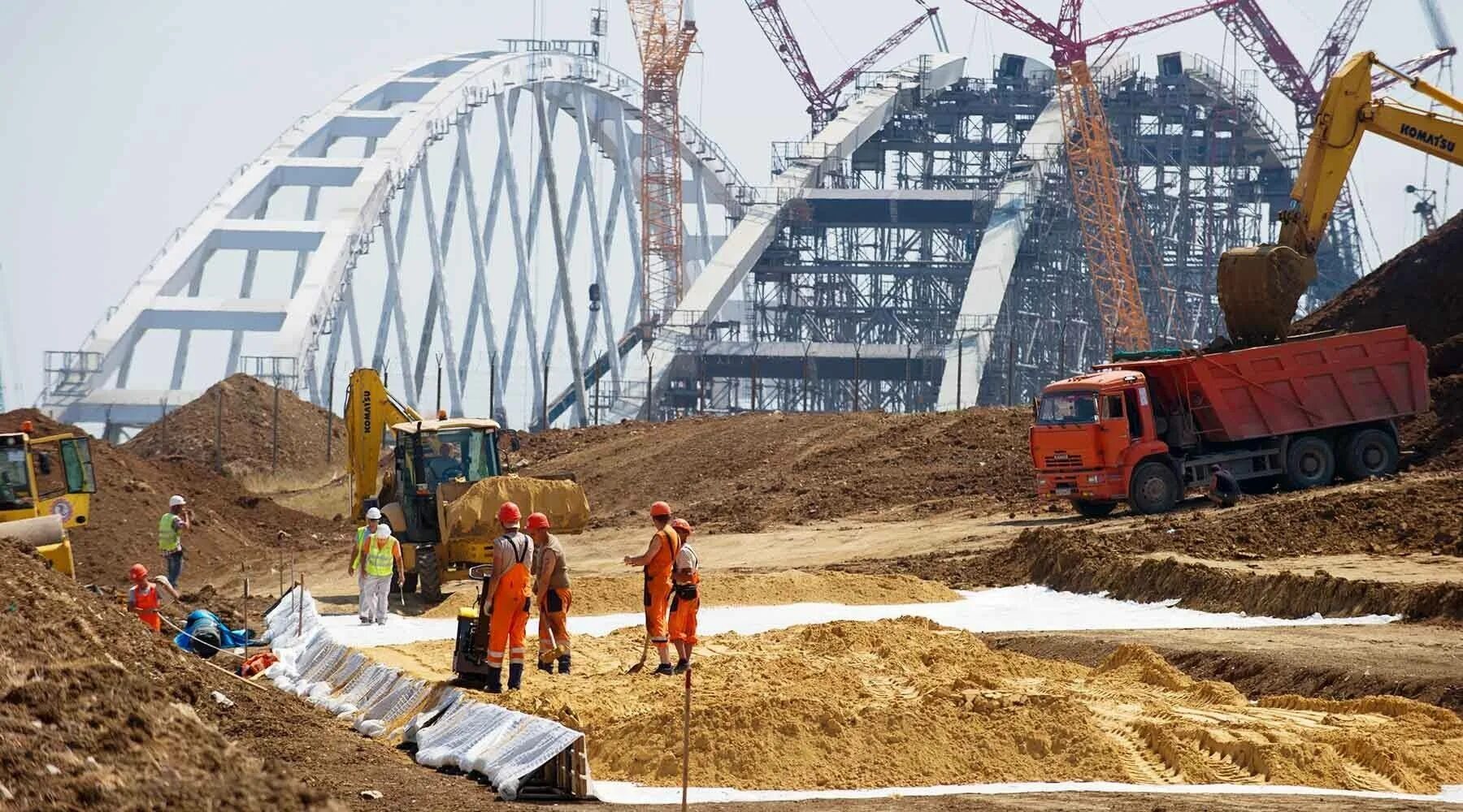 Крымский мост стройка. Стройка века. Стройплощадка моста. Строители мостов. Крымский мост история строительства