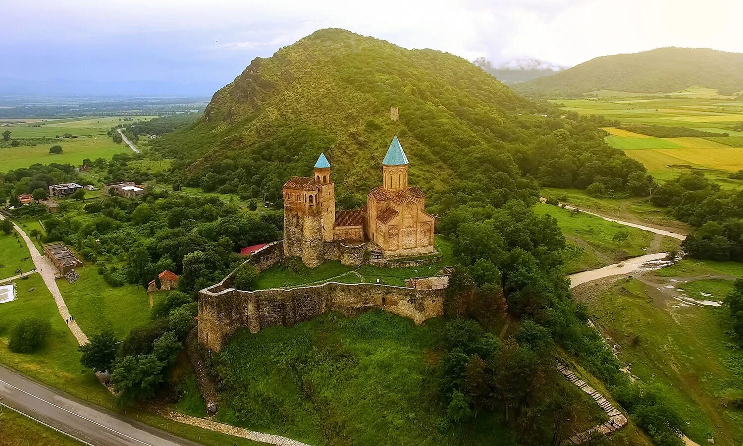Греми. Монастырь Греми Грузия. Замок Греми Кахетия. Крепость Греми Грузия. Греми Телави Грузия.