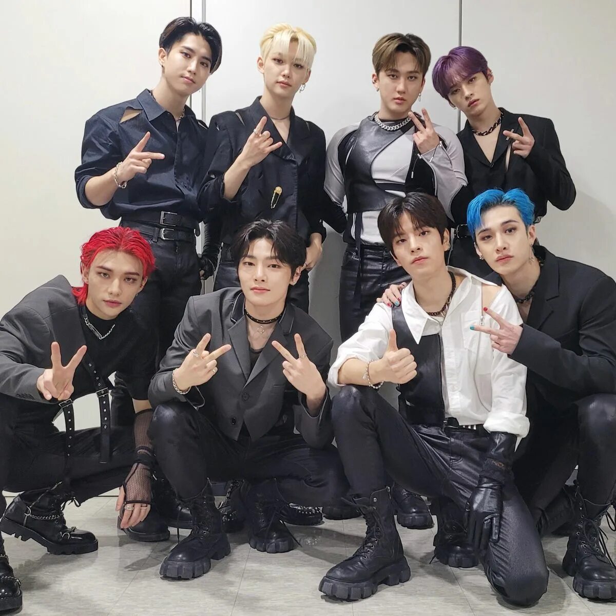 Группа stray kids 2021. Stray kids дата. Stray kids участники 2020. Группа корейцев stray kids. Stray kids дебют.