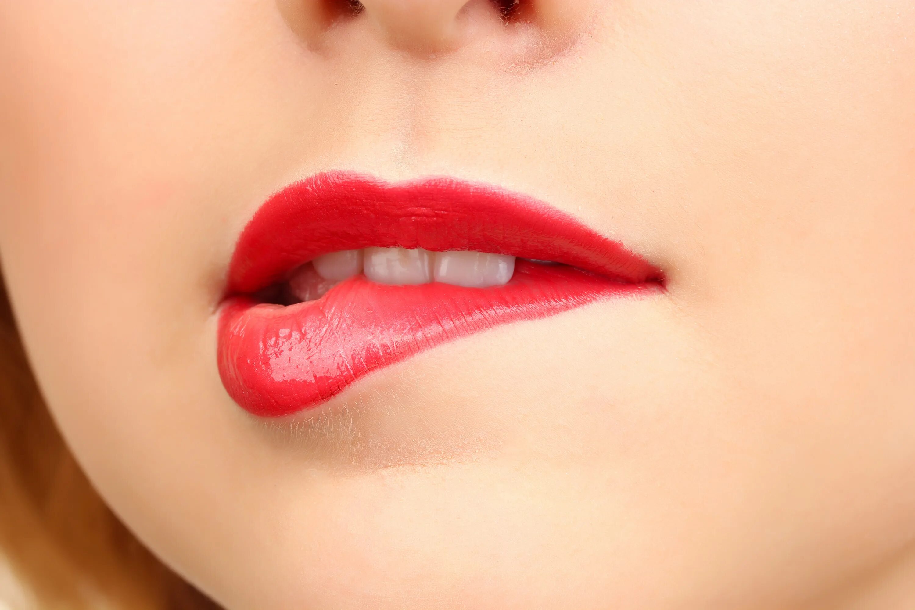 Close lips. Женские губы. Фотообои губы. Фото губ. Вотки губ.