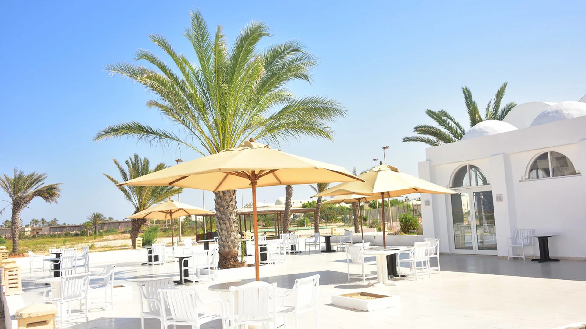 Тунис какой отдых. Djerba beach 4 тунис джерба. checkin bakour beach 4. остров джерба площадь. тунис пляжи с белым песком джерба.