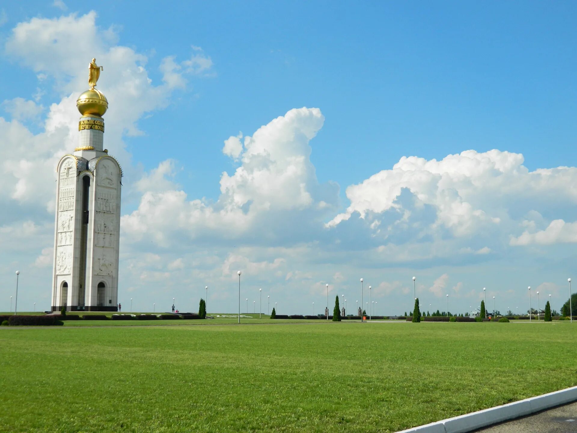 Звонница на Прохоровском поле. Прохоровка Белгородская область музей. Прохоровка Белгородская область звонница вечером. Звонница на Прохоровском поле Белгородская область. Прохоровка белгородская погода на неделю