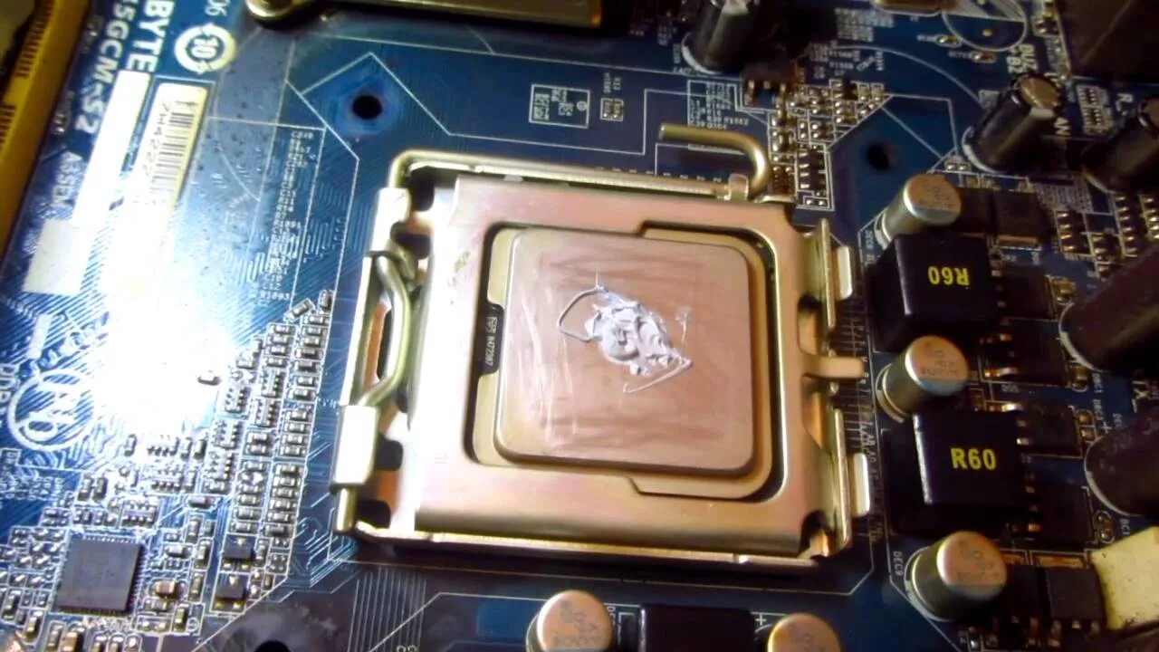 Термопаста для пк. Термопаста intel core i5 10300h. Процессор. Термопаста на видеокарте. Нанесение термопасты на видеокарту.