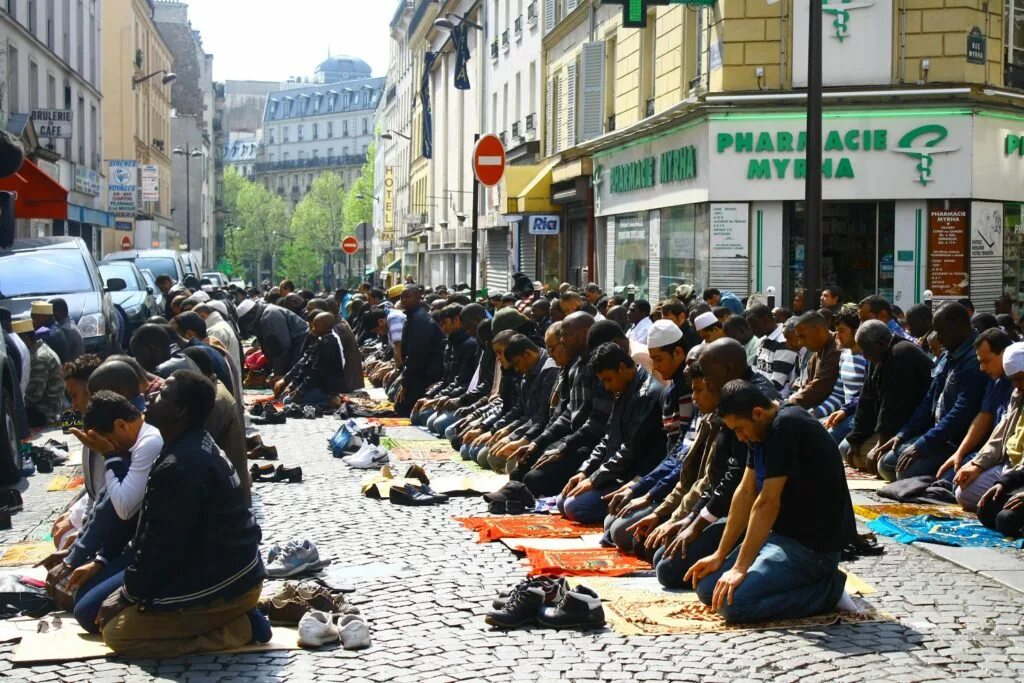 Исламизация Франции. Франция иммигранты мусульмане. Мусульмане в Европе. Арабы в Европе.