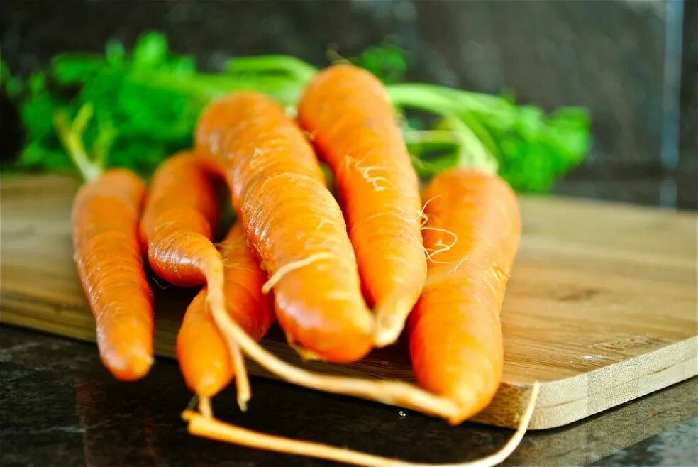 Оранжевые овощи. Желтая морковь. Желтая и красная морковь. Золотая морковь. Овощи оранжевого цвета
