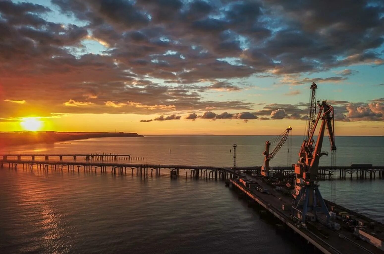 Казачья станица "атамань" тамань,. Полуостров тамань. Работа в тамани. Тамань краснодарский край развлечения. Порт волна тамань.