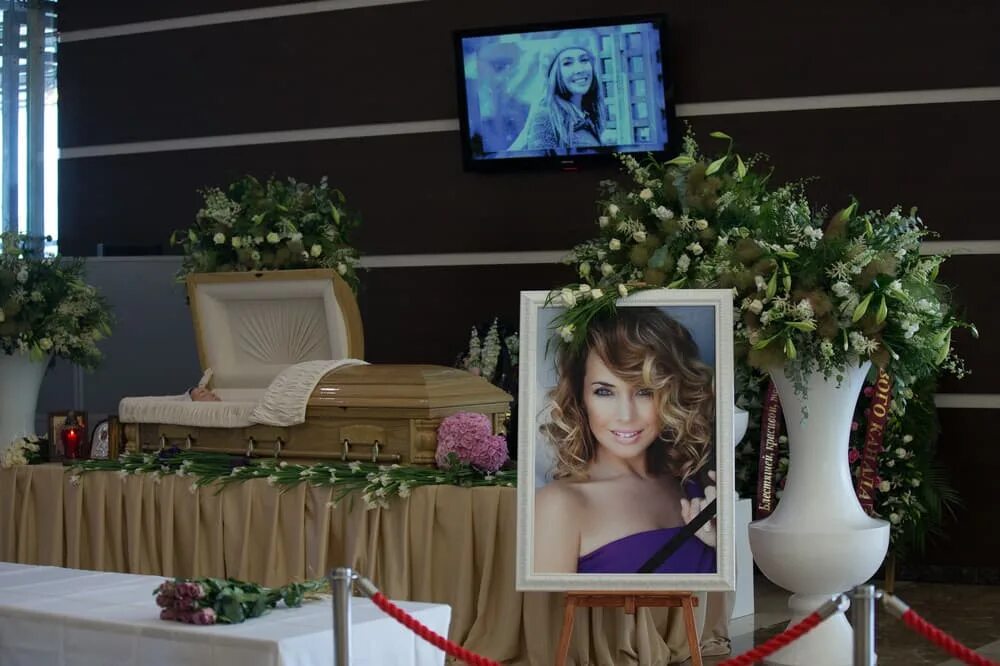 Похороны погибших в крокус сити видео. Прощание с Жанной Фриске. Прощание с Жанной Фриске в Крокус Сити.