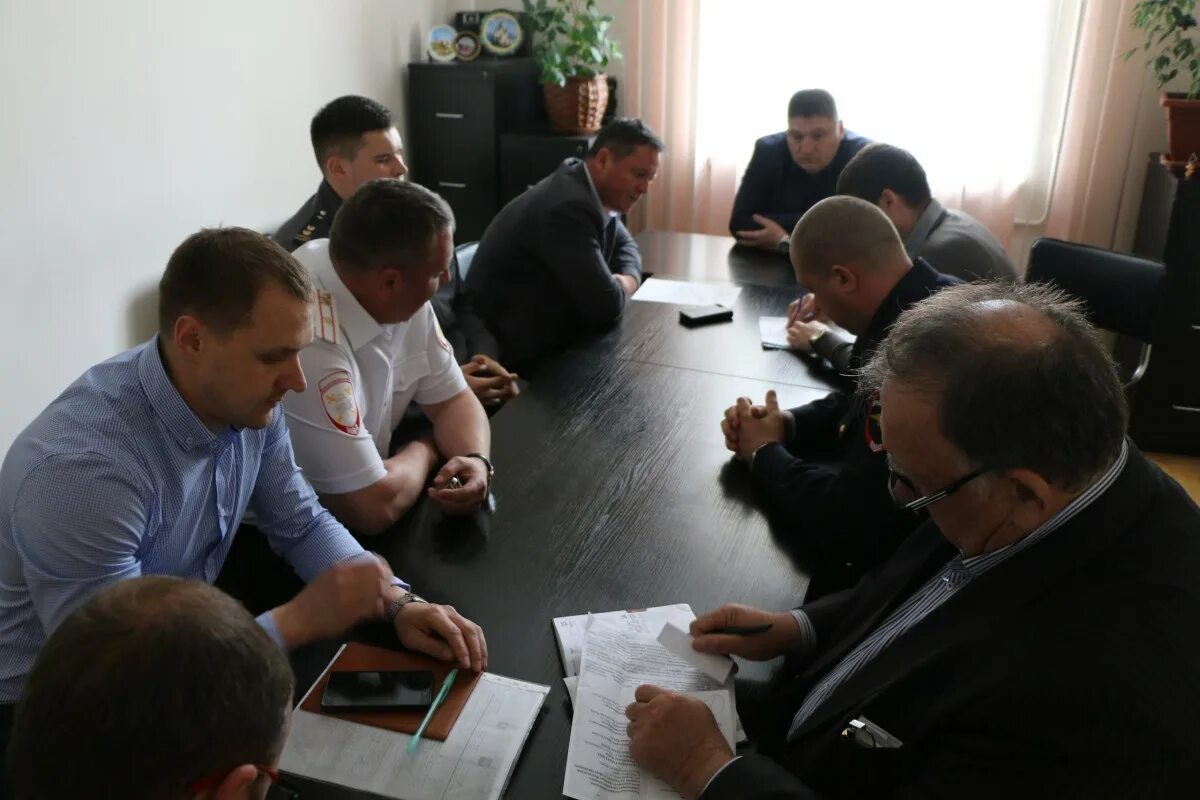 Гку рк служба. Служба автомобильных дорог республики крым. Служба автодорог крым петряков. Зеленые насаждения у дороги. Гку рк служба.