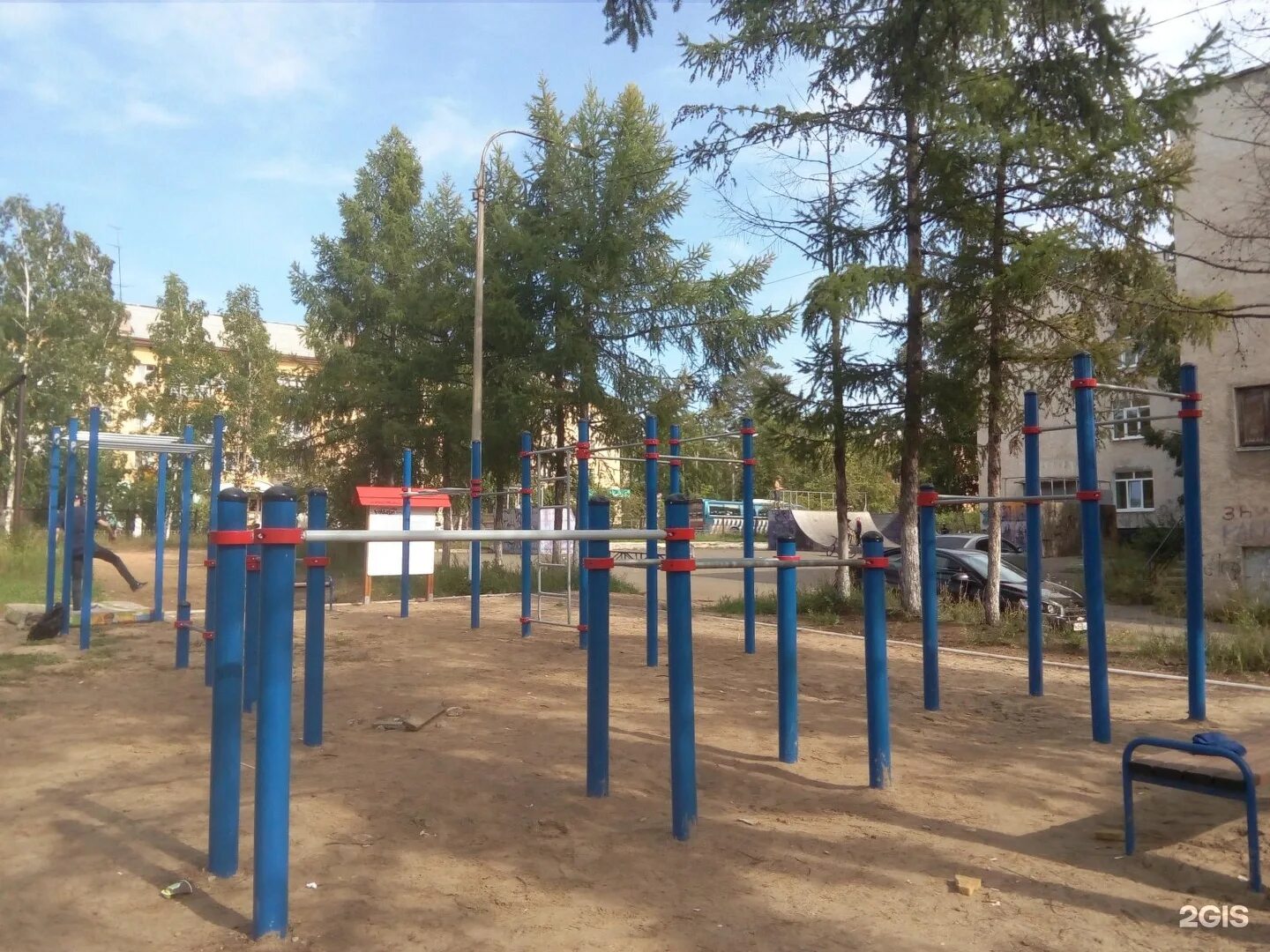 Солнечный братск. Солнечная 4 братск. спортивный комплекс солнечный. спорткомплекс поселка солнечного. старый спорткомплекс на солнечном.