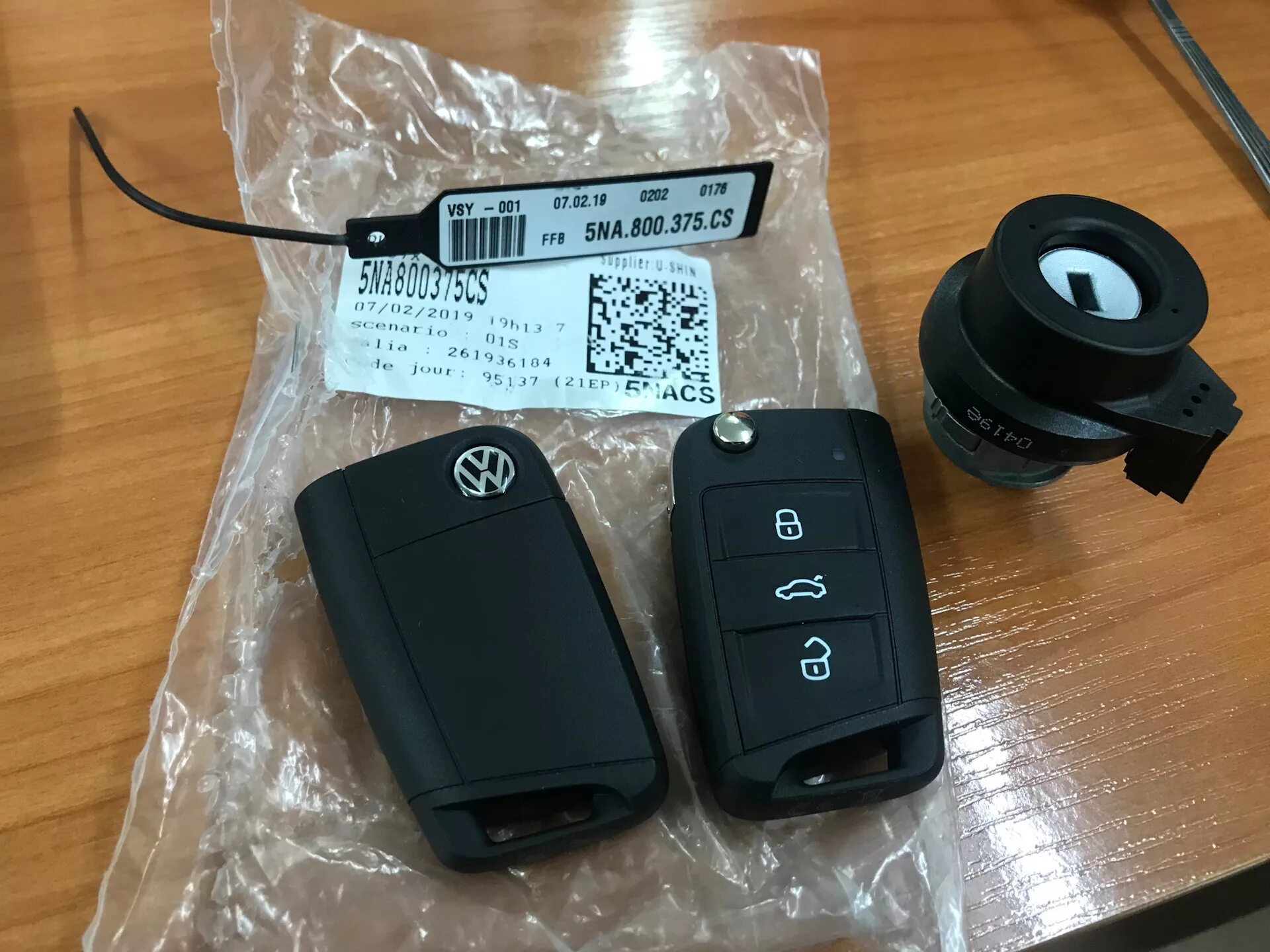Ключ тигуан 2. 5g0959752bc. Чехол на ключ фольксваген тигуан 2019. Ключ зажигания tiguan 2013. Ключи фольксваген тигуан 2019.