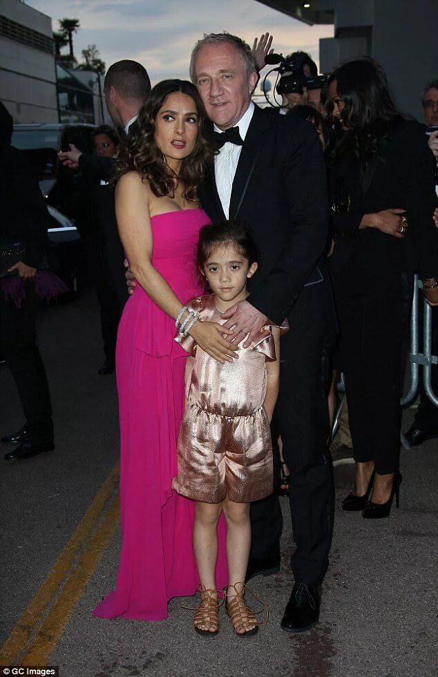 Семья хайек. Франсуа-анри пино и сальма хайек. Франсуа-анри пино и сальма хайек с дочкой. Семья хайек. Семья хайек.