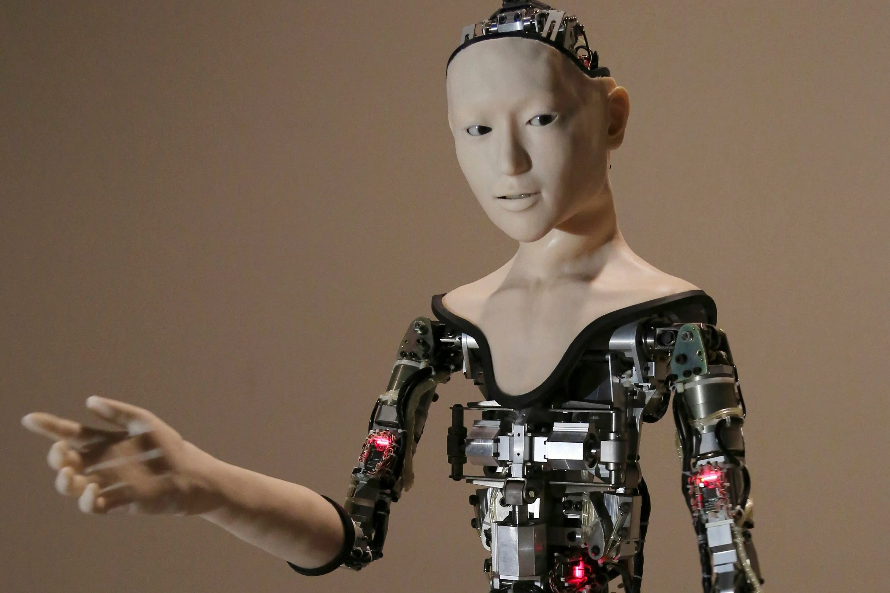 Топ новых андроидов. Человекоподобный робот. Робот андроид. Робот гуманоид. Робот гуманоид человекоподобный.