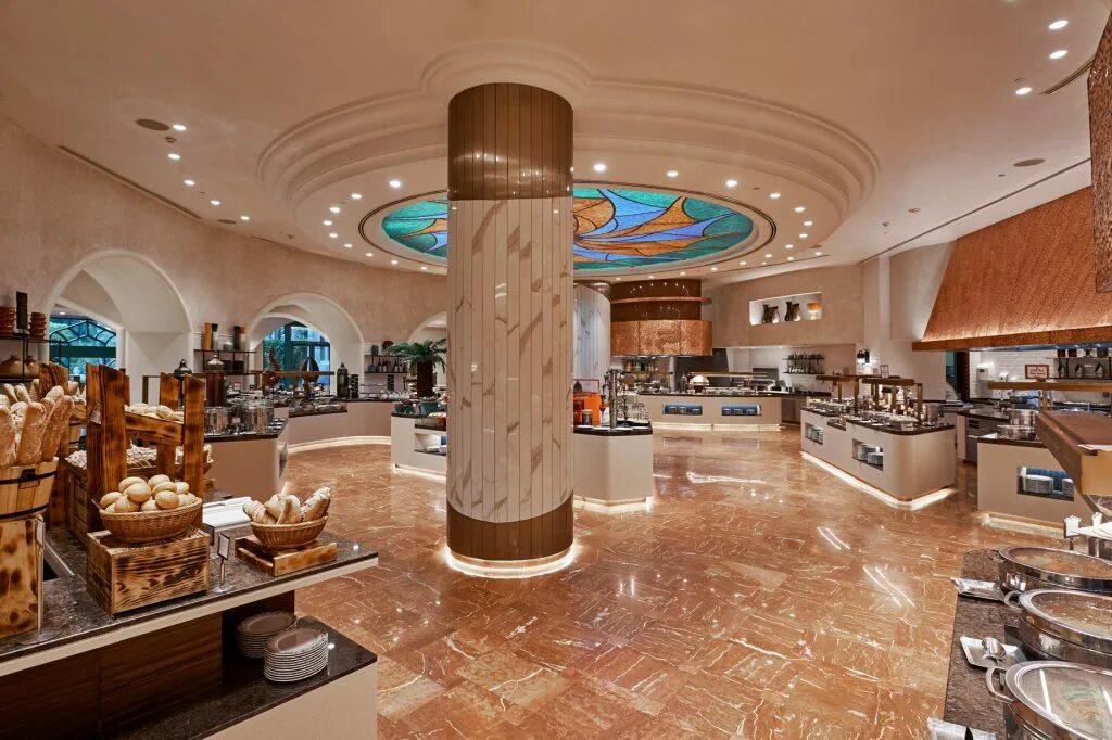 Калейдоскоп рестораны. Кафе калейдоскоп. Русский китч стиль ресторан. Кафе калейдоскоп киров. Кафе китча сургут.