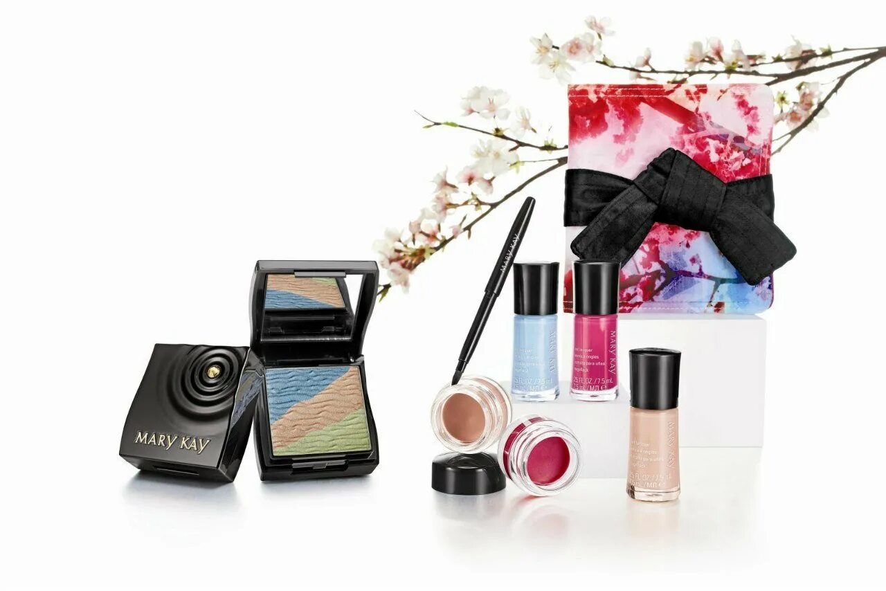 Косметика мери кей купить. Mary Kay Cosmetics. Mary Kay косметика на белом фоне. Фон для косметики. Мери Кей вся косметика.