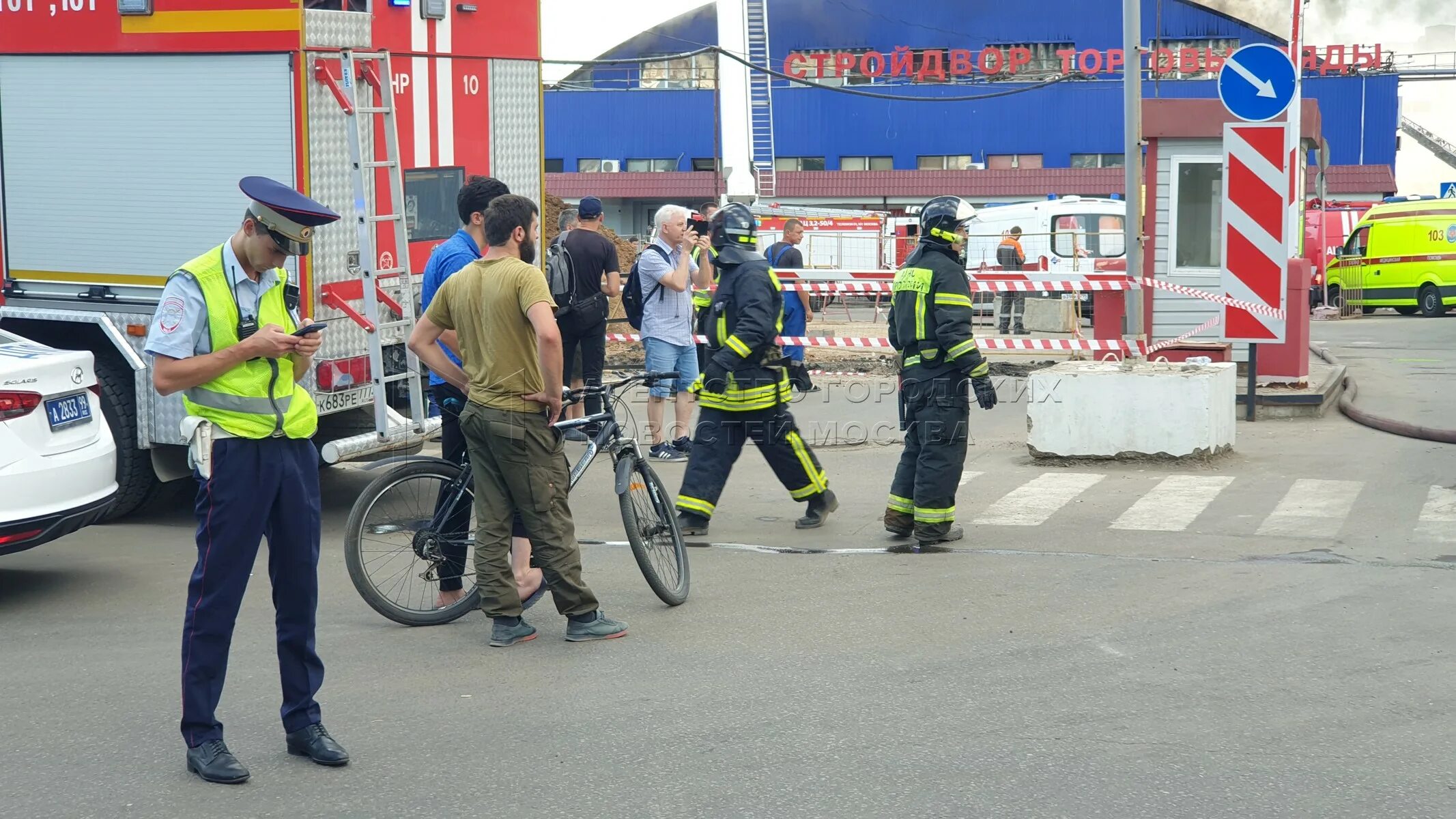 Что случилось сегодня в отрадном в москве. Авария в отрадном сегодня. Пожар отрадное. Что случилось сегодня в отрадном в москве. Что случилось сегодня в отрадном в москве.