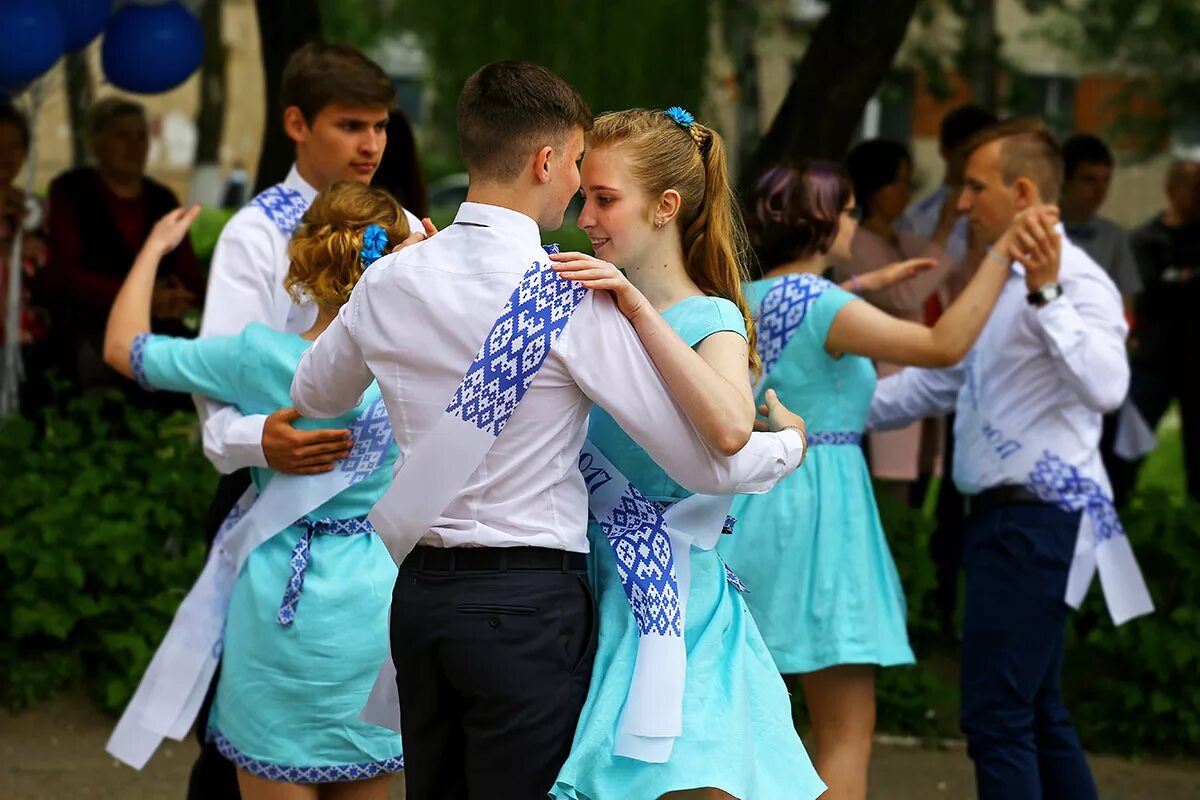 В чем пойти на последний звонок