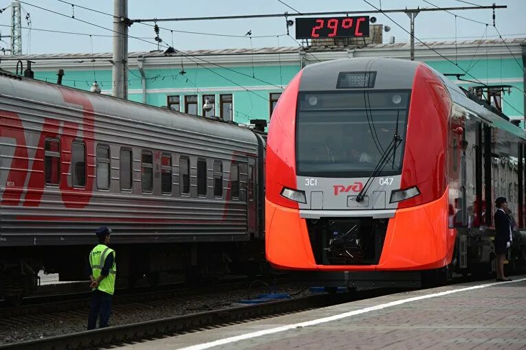 Поезд дальнего следования. Отмененные поезда ржд. Омск 4 железнодорожная. Хвост пассажирского поезда. Пассажирские перевозки ржд.