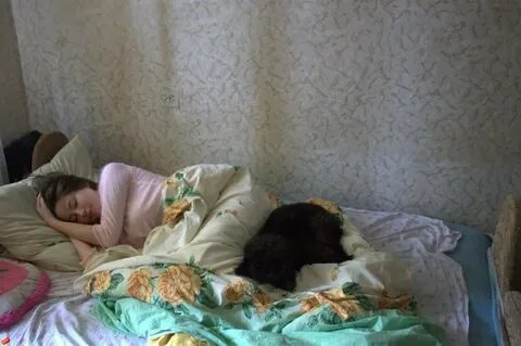 Девки дома спят