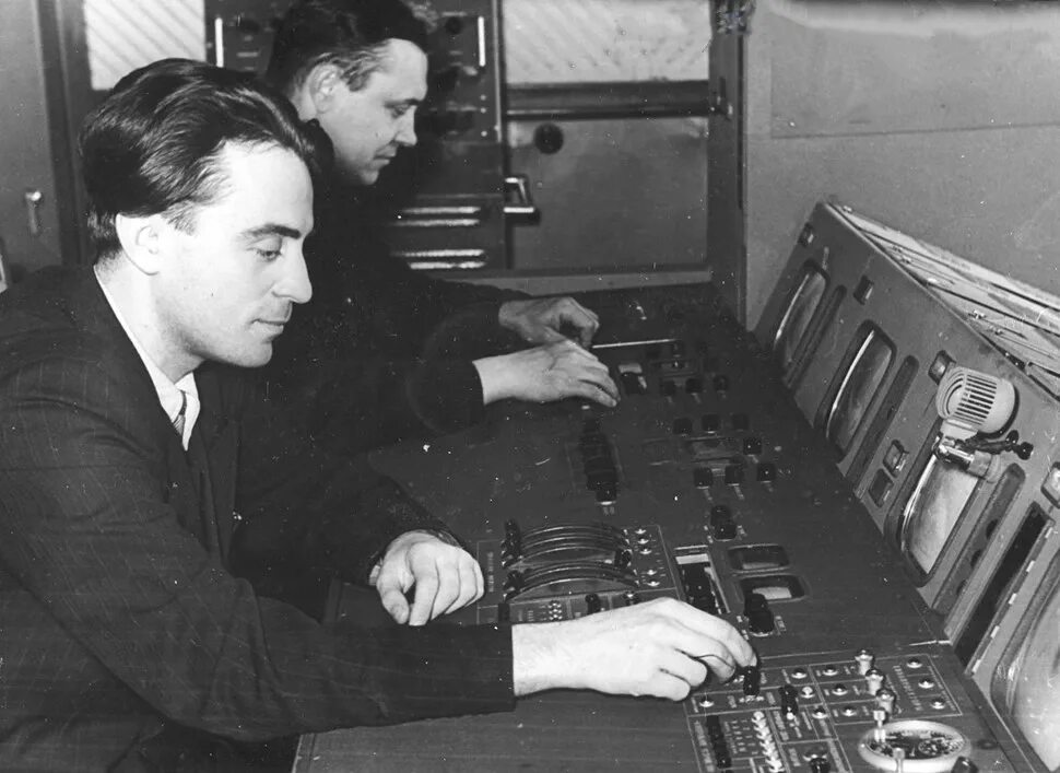 Год создания телевидения. Центральная студия телевидения 1951. центральная студия телевидения ссср 1951 год. 22 марта первая в ссср центральная студия телевидения. «22» марта 1951 г - создана первая центральная студия телевидения.
